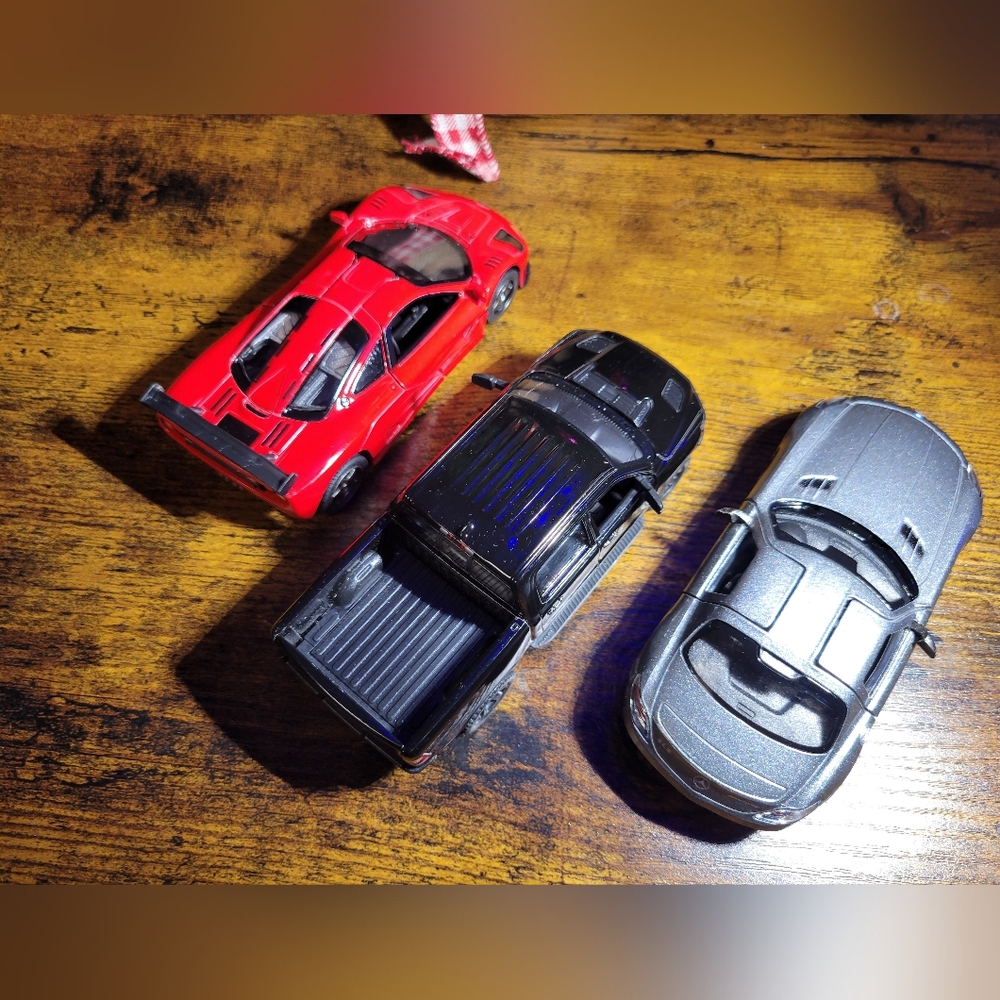 Kinsmart Die-Cast Toy Car Set - Black, Red, and silver - Picture 5 of 13